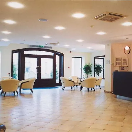 Barbacan Apartments Apartment